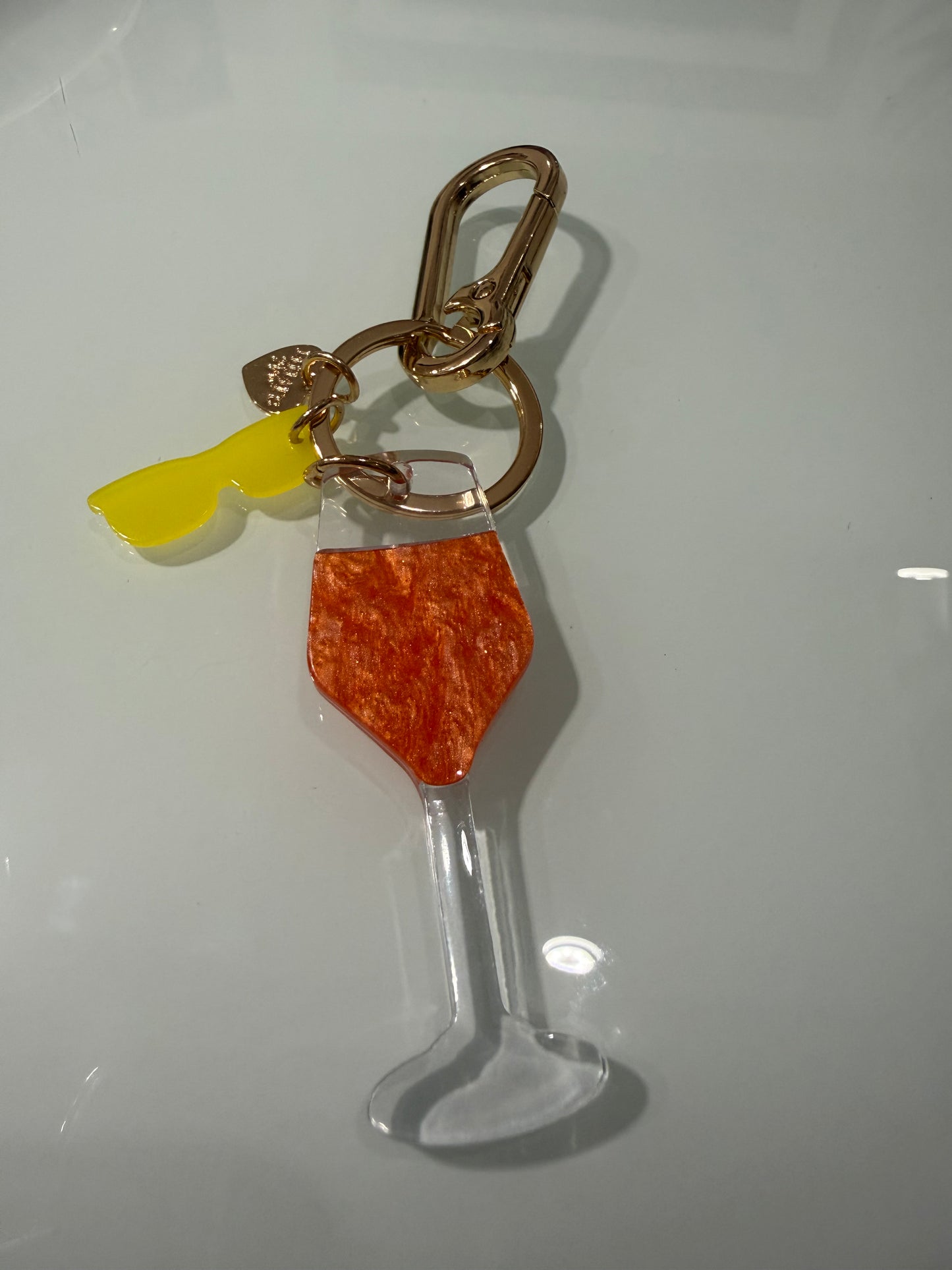 verschiedene Taschen- / Schlüsselanhänger aus Acrylharz