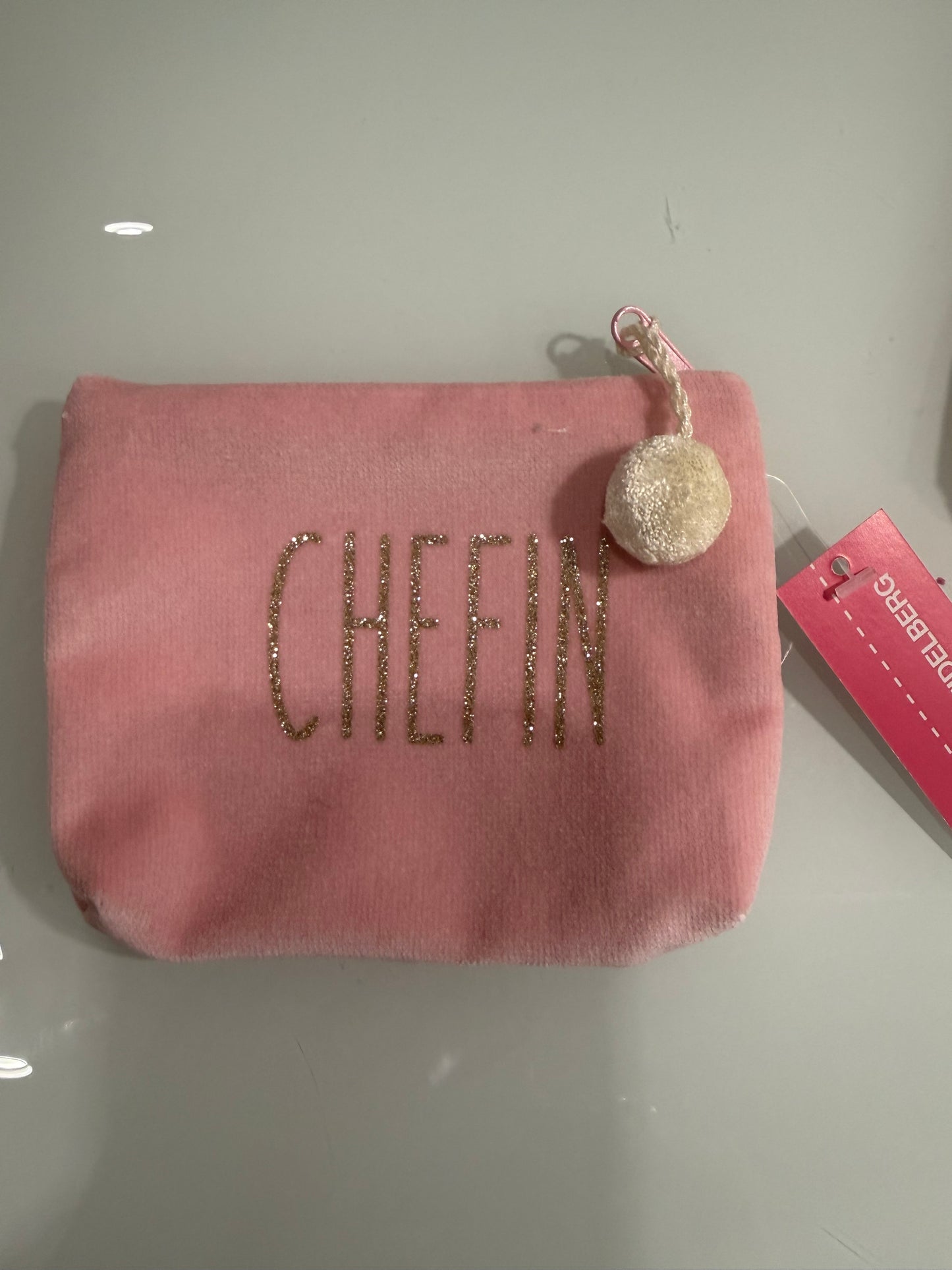 Verschiedene Samttascherl mit diversen Aufdrucken