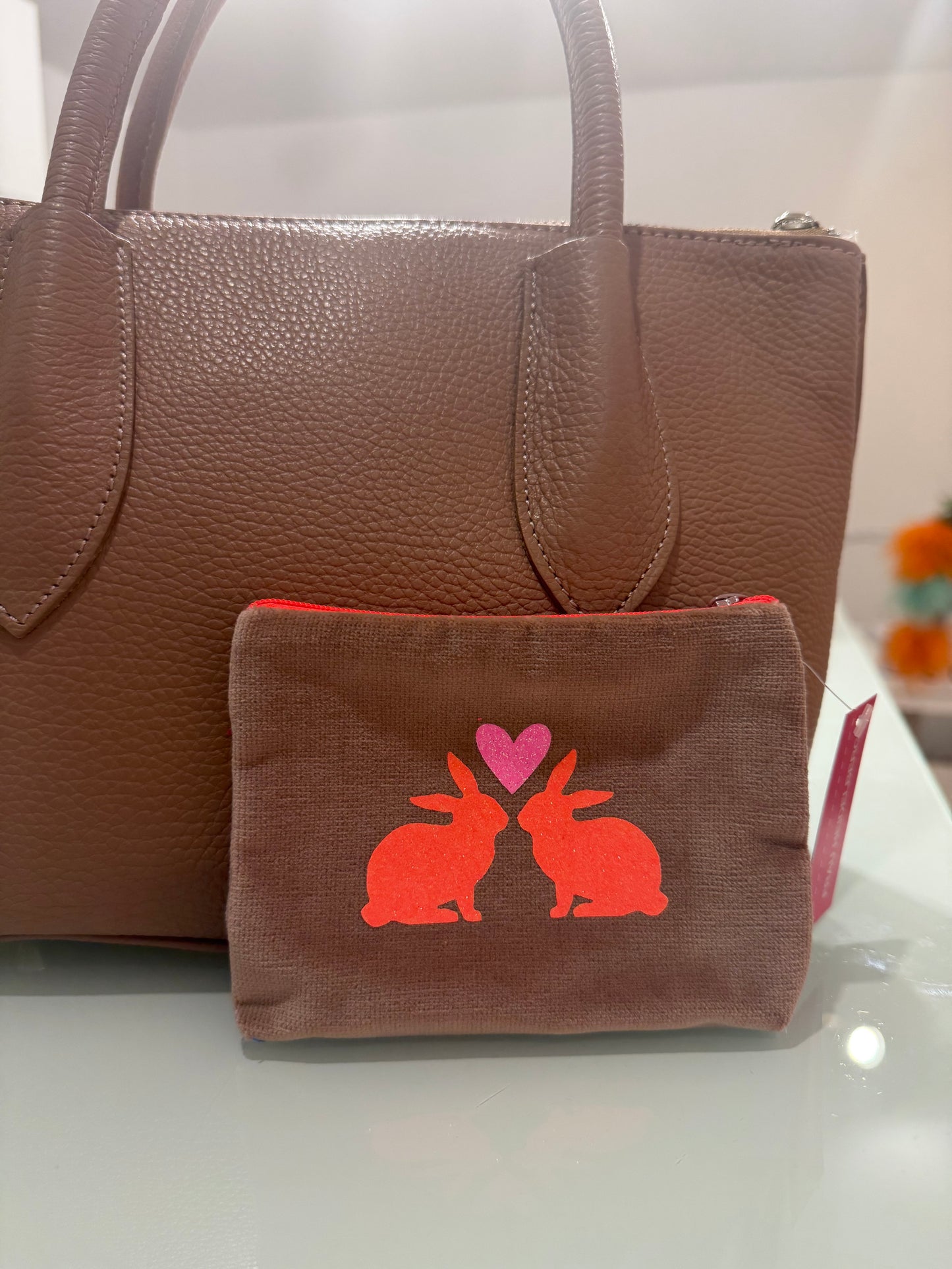 Verschiedene Samttascherl mit diversen Aufdrucken