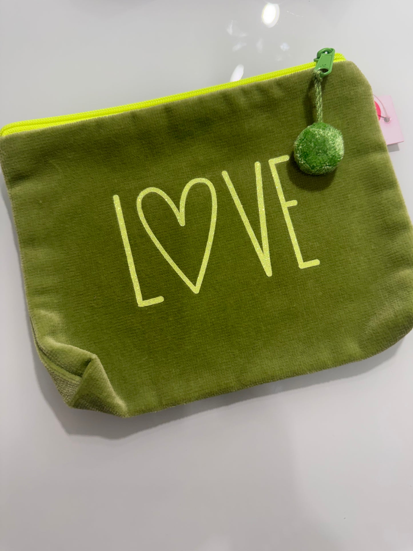 Verschiedene Samttascherl mit diversen Aufdrucken